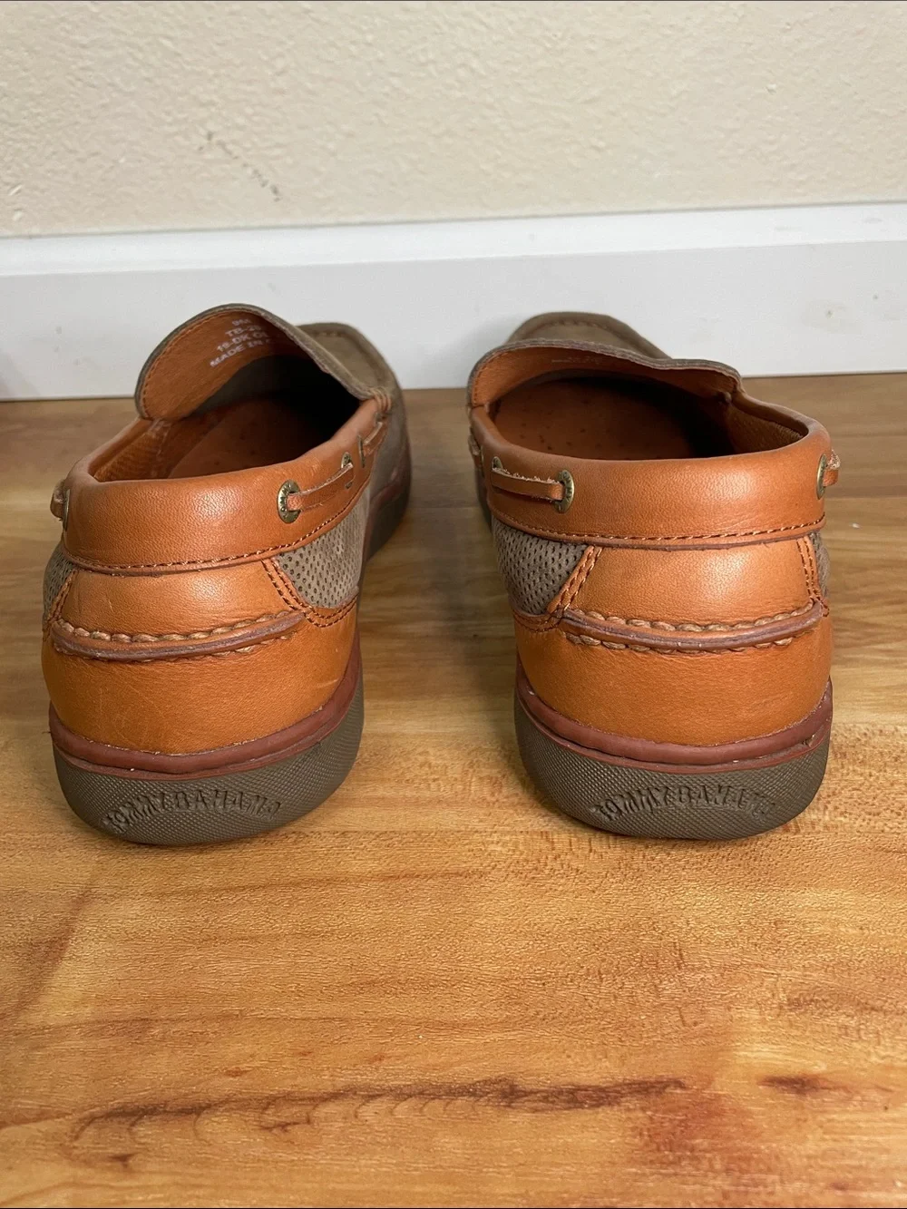 Tommy Bahama Slip-on Boat Shoes (9)